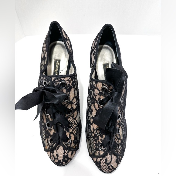 Beverly Feldman Black and Cream Ribbon Lace Up Bootie Pump Heels Size 7.5 Y2K - Picture 9 of 12